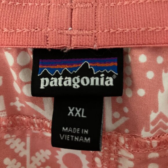 Patagonia Baggies Pink Graphic Print Shorts Size XXL - 3” inseam - Picture 4 of 4
